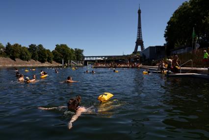 Dòng sông ô nhiễm nhất Paris trở thành bãi tắm
