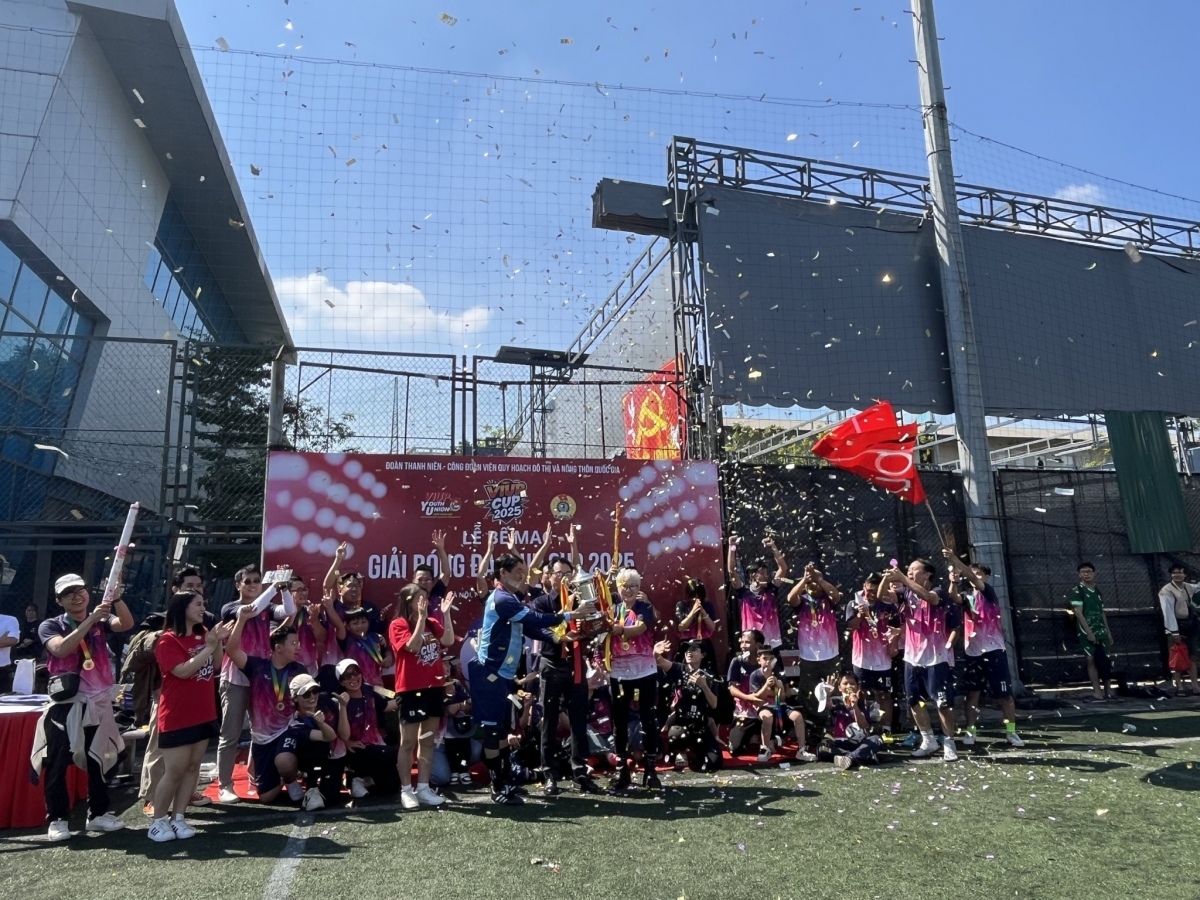 FC Viện Thiết kế đô thị bảo vệ thành công ngôi Vô địch giải bóng đá VIUP CUP 2025