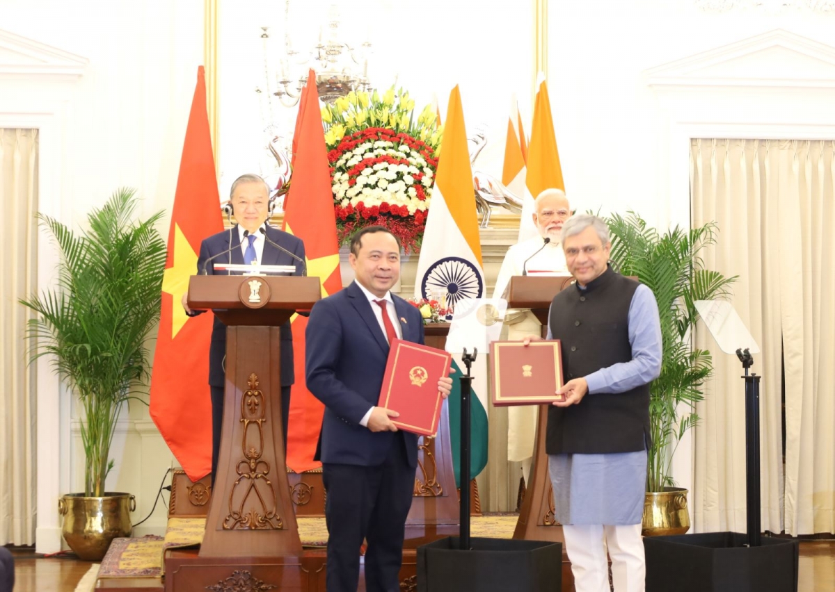 Tổng Bí thư, Chủ tịch nước Tô Lâm và Thủ tướng Ấn Độ Narendra Modi chứng kiến Lễ trao các văn kiện hợp tác