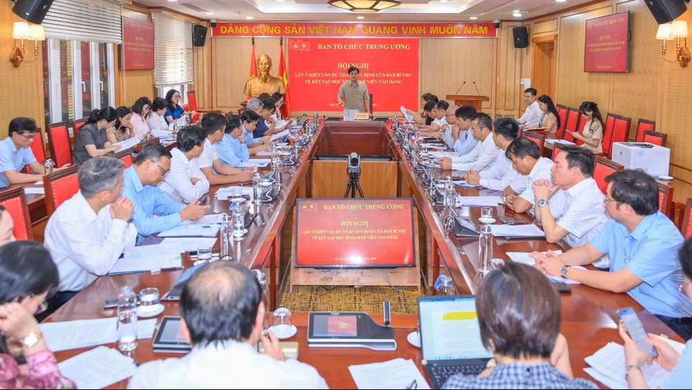 Lấy ý kiến vào dự thảo Quy định của Ban Bí thư về kết nạp học sinh, sinh viên vào Đảng