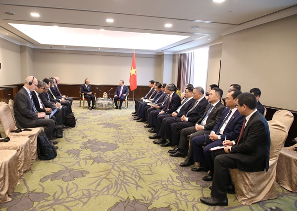 Đồng chí Tổng Bí thư, Chủ tịch nước Tô Lâm tiếp một số tổ chức và doanh nghiệp tại Philippines