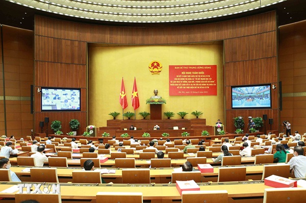 Bộ Chính trị ban hành Chỉ thị về đẩy mạnh học tập, thực hành tư tưởng, đạo đức, phương pháp, phong cách Hồ Chí Minh