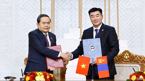 Chủ tịch Quốc hội Trần Thanh Mẫn hội đàm với Chủ tịch Quốc hội Mông Cổ Byambatsogt