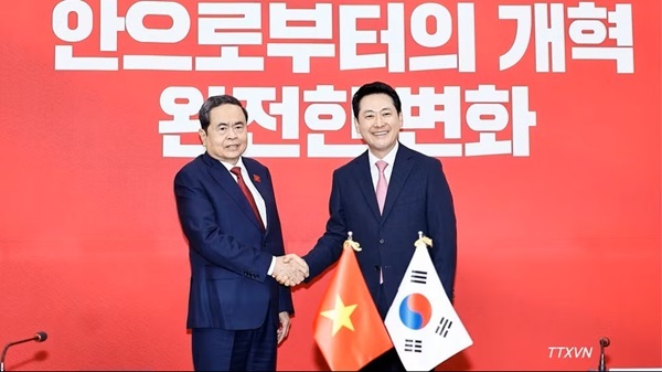 Chủ tịch Quốc hội Trần Thanh Mẫn tiếp Chủ tịch Đảng Sức mạnh Quốc dân Jang Dong Hyeok