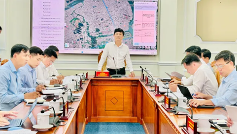 Nghiên cứu hạ tầng mới như đường trên cao, đường ven sông để giảm ùn tắc