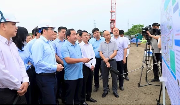 Bí thư Thành ủy Hà Nội yêu cầu không để thủ tục “treo” giữa các cấp, các ngành