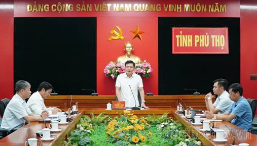 Phó Chủ tịch UBND tỉnh Vũ Việt Văn nghe sở, ngành báo cáo Đề án phát triển cấp nước tỉnh Phú Thọ và Quy hoạch Cụm công nghiệp Đú Sáng
