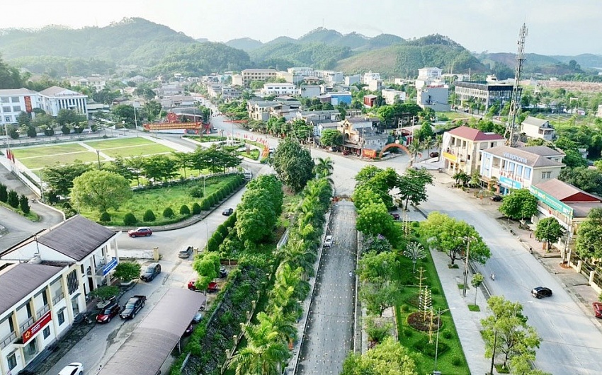 TS.KTS. Hoàng Ngọc Lan, ThS.KTS. Hoàng Lê Nam Hải   Tóm tắt Quá trình đô thị hoá là một xu thế tất yếu trên toàn cầu, đặc biệt là tại các nước đang phát triển như Việt Nam. Trong những năm gần đây, quá trình đô thị hoá tác động nhiều đến sự phát triển của