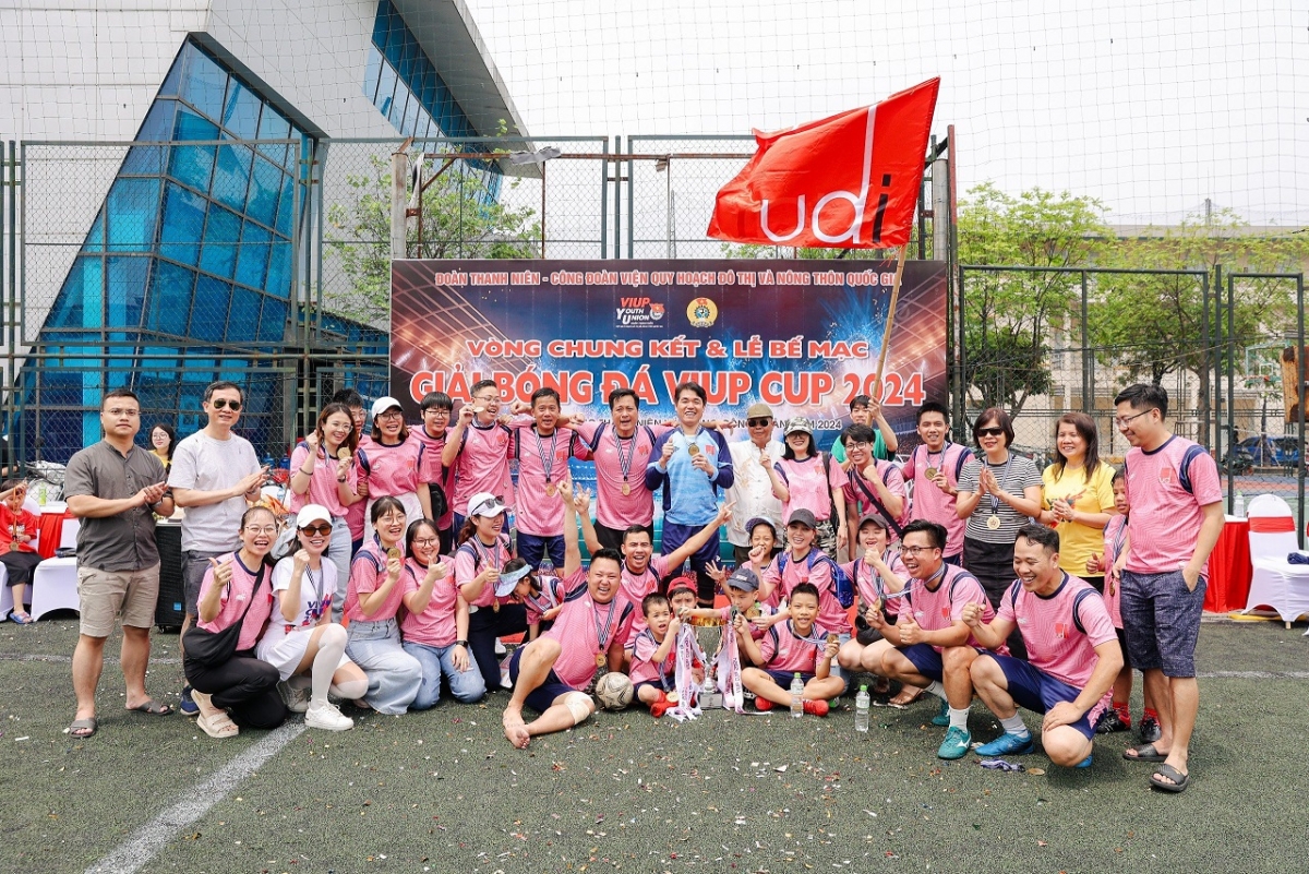 Đội bóng FC Viện Thiết kế đô thị giành chức Vô địch giải bóng đá VIUP CUP 2024