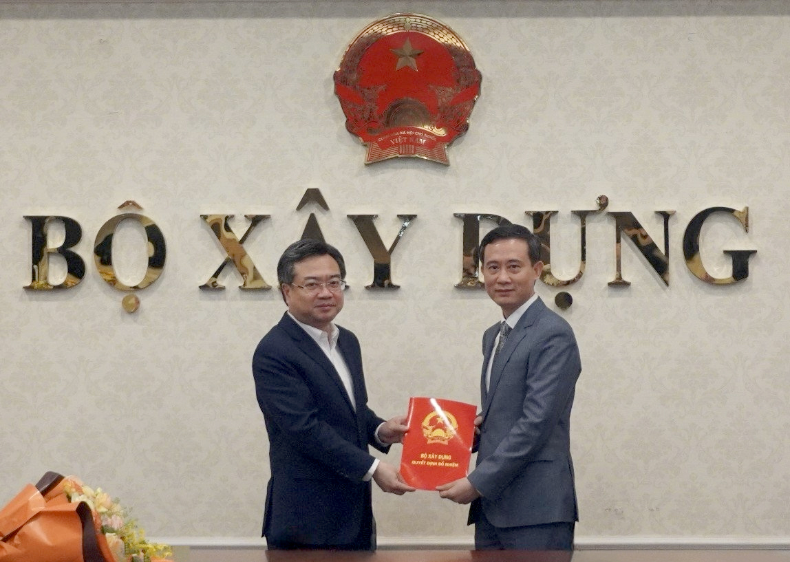 Công bố và trao quyết định bổ nhiệm Viện trưởng Viện Quy hoạch đô thị và nông thôn quốc gia Hoàng Vĩnh Hưng