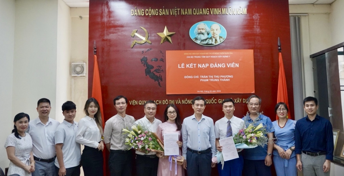 Chi bộ Trung tâm Quy hoạch xây dựng 1 kết nạp đảng viên nhân dịp sinh nhật Bác