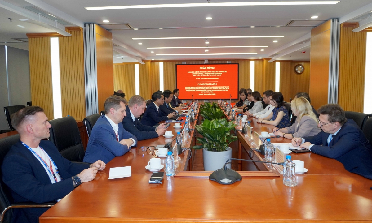 Thứ trưởng Bộ Xây dựng Nguyễn Tường Văn tiếp Đoàn Lãnh đạo, cán bộ Liên bang nga, Học viện Chính trị quốc gia Hồ Chí Minh