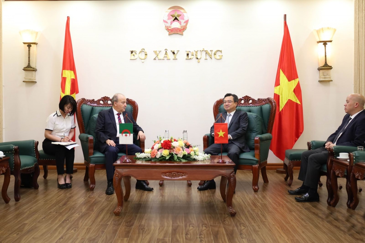 Bộ trưởng Nguyễn Thanh Nghị tiếp Đại sứ Algeria tại Việt Nam
