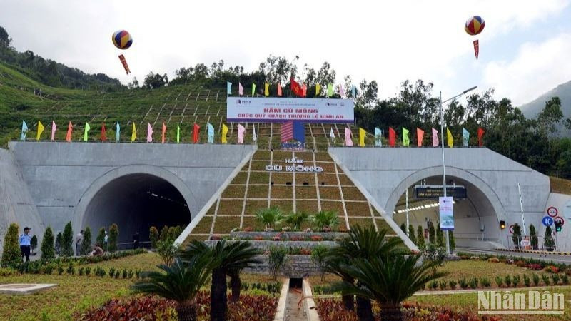 Đầu tư hơn 900 tỷ đồng mở rộng hầm Cù Mông