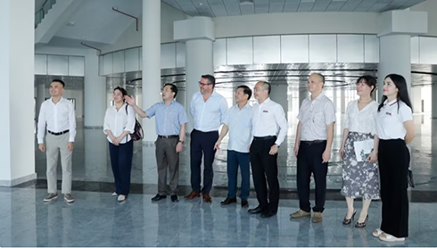 Đoàn công tác của Công ty ABE khảo sát tại Trung tâm Văn hóa Bắc Ninh.