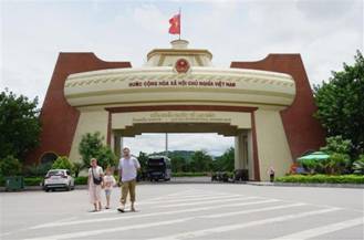 Đưa Lao Bảo thành trung tâm thương mại, logistics