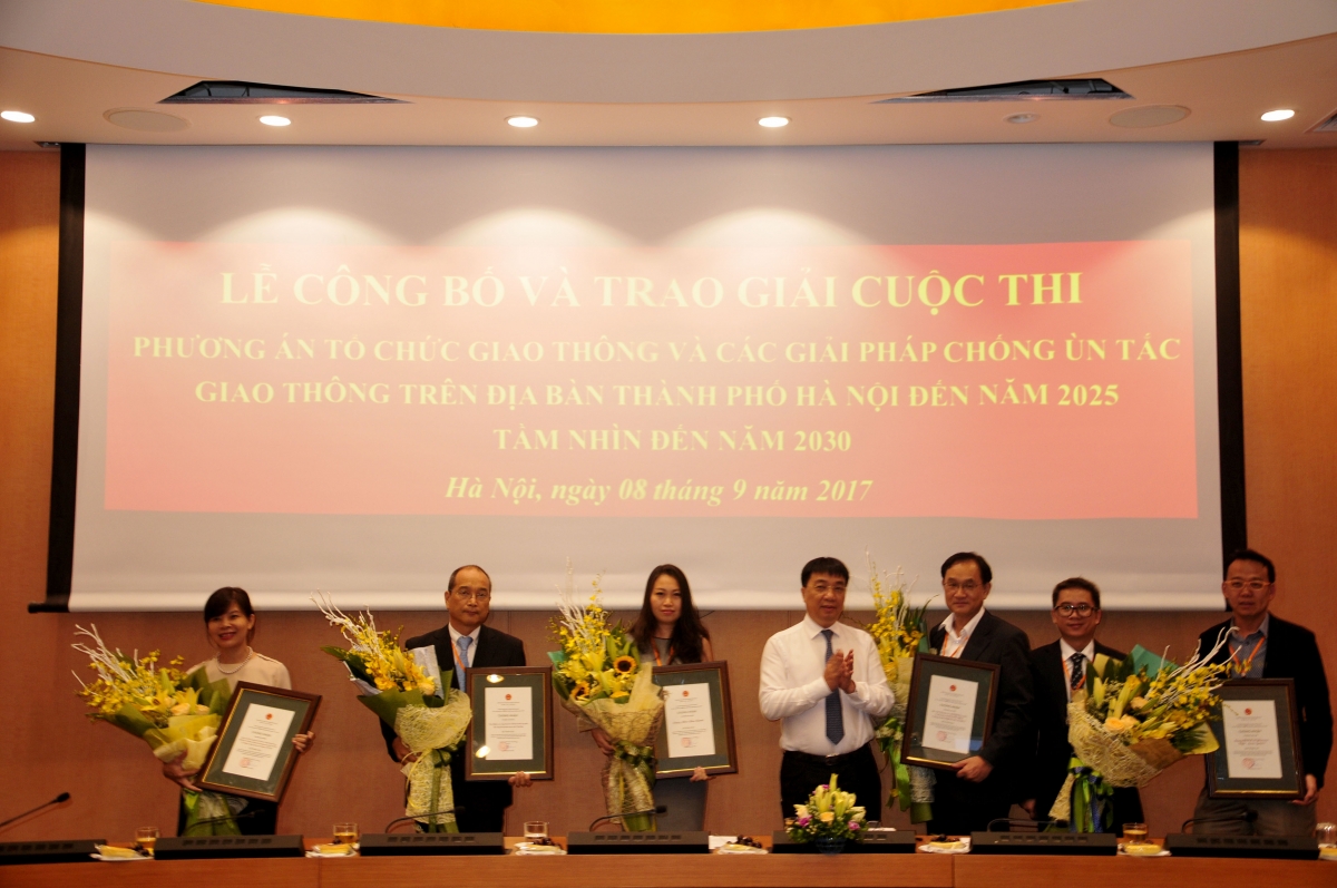 Japanese-Vietnamese partnership won the second prize in the contest to seek solutions for Hanoi’s traffic problems