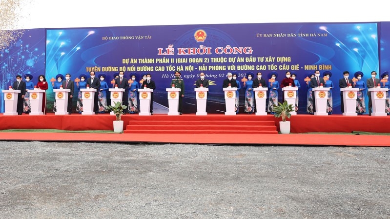 Second phase of project linking Hanoi-Hai Phong, Cau Gie-Ninh Binh expressways begins